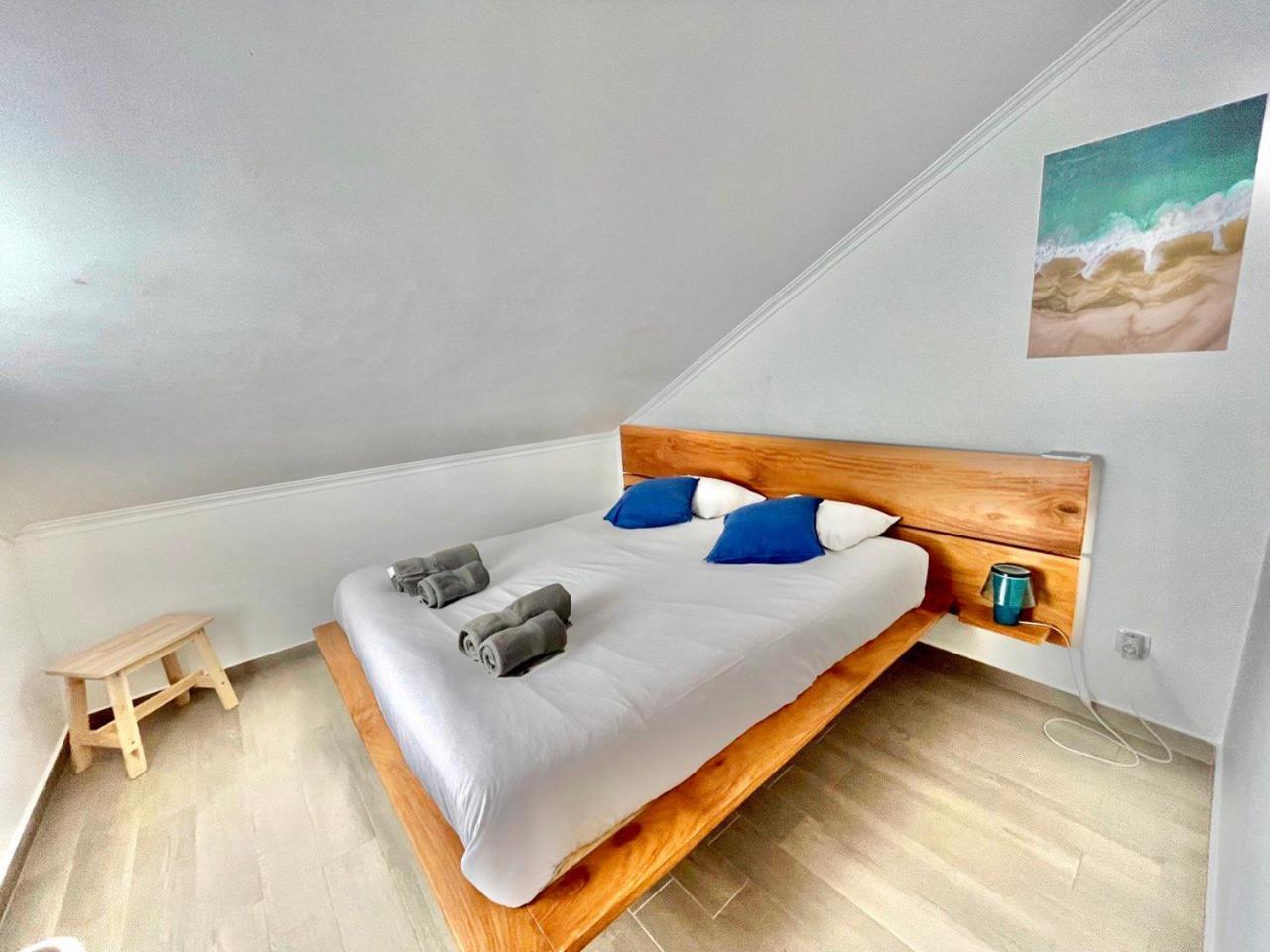 Surfness Lodge Baleal Room photo